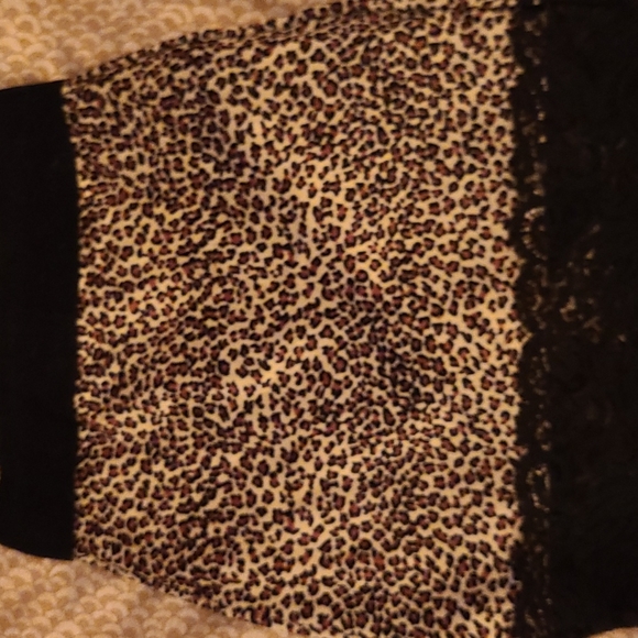 VICTORIA'S SECRET SLIP/SKIRT - Picture 3 of 3